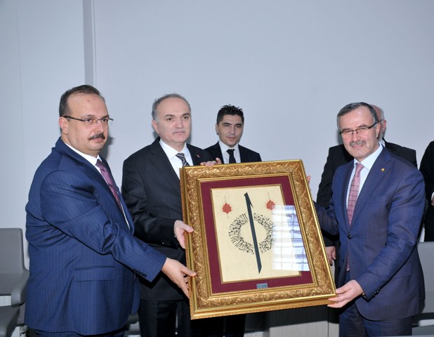 bakan-ozlu,-innopark’i-ziyaret-etti-(4).jpg