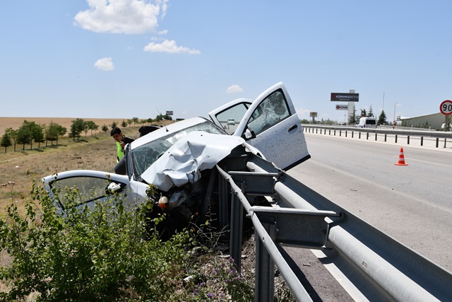 bariyer-ok-gibi-saplandi-(3).jpg