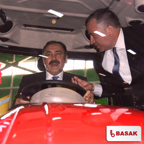 basak-traktor-fuarin-gozdesi-oldu--(2)-002.png