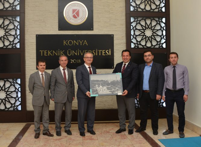 basin-temsilcileri,-rektor-ozcelik’i--(2).jpg