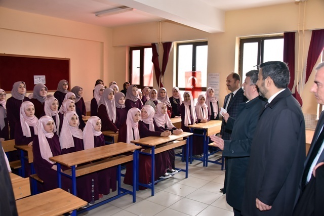 baskan-akyurek-ilgin’da-yatirimlari-inceledi-vatandaslarla-bulustu-(11).jpg