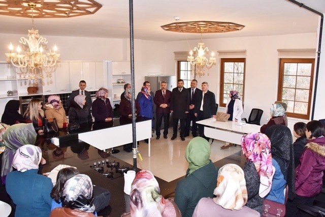 baskan-akyurek-ilgin’da-yatirimlari-inceledi-vatandaslarla-bulustu-(12).jpg