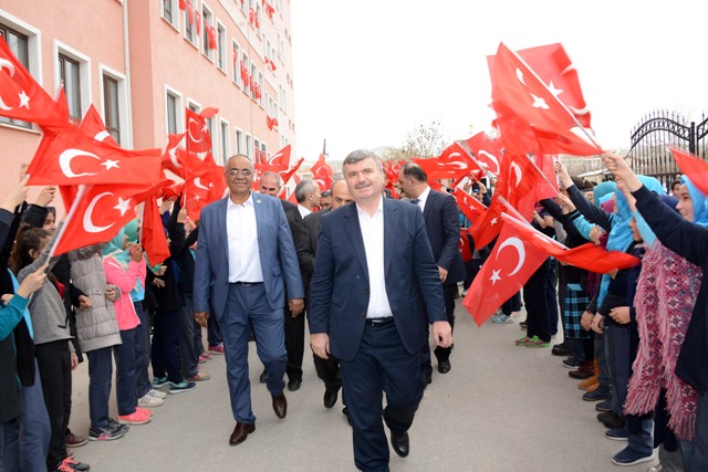 baskan-akyurek-ogrencilere-seslendi-istikametiniz.jpg