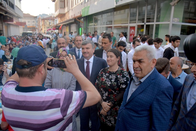 baskan-akyurek-tarihi-bedesten-esnafi-ile-iftarda-bulustu-(1).jpg