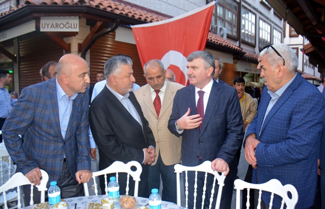baskan-akyurek-tarihi-bedesten-esnafi-ile-iftarda-bulustu-(4).jpg