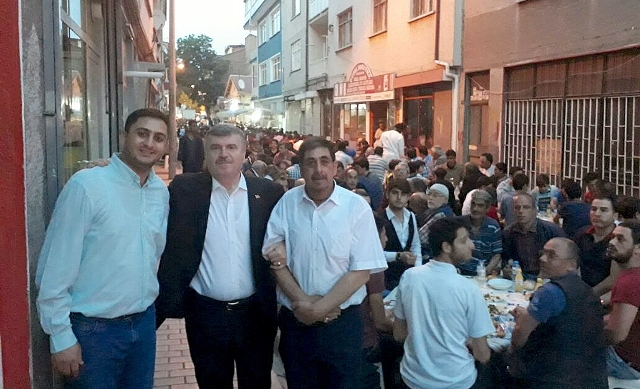 baskan-akyurek-toplumun-farkli-kesimleri-ile-iftarlarda-bulusuyor-(2).jpg