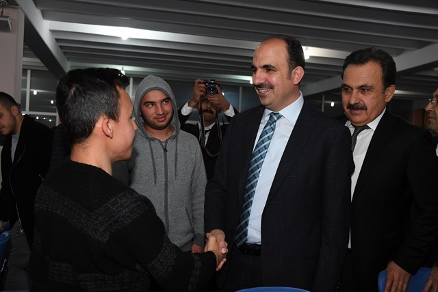 baskan-altay,-universiteli-genclerle--3.jpg