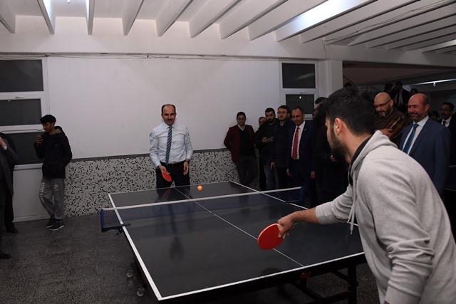 baskan-altay,-universiteli-genclerle--5.jpg