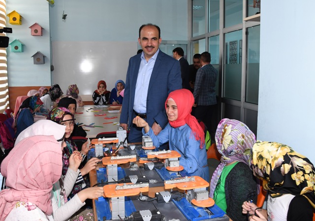 baskan-altay-bilgehane’de-ogrencilerle--6.jpg