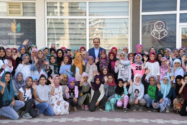 baskan-altay-bilgehane’de-ogrencilerle--7.jpg
