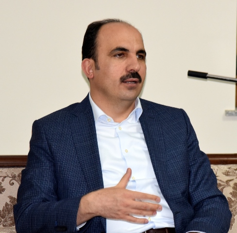 baskan-altay-genclerle-bulustu-(2)-001.jpg