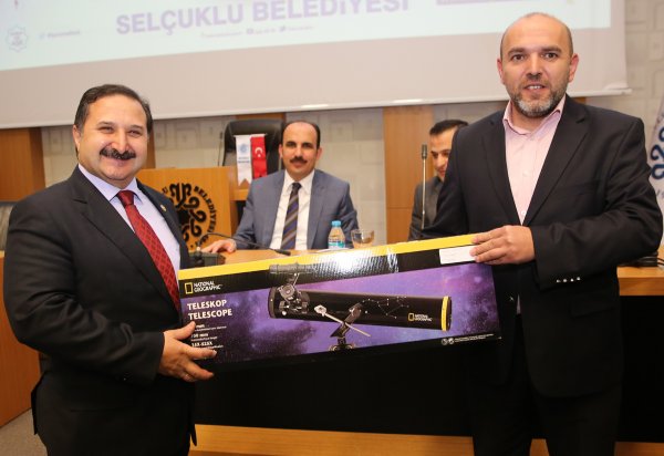 baskan-altay-kitapseverleri-odullendirdi-(6).jpg