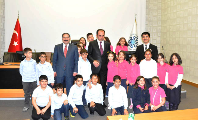 baskan-altay-miniklerle-roportaj-yapti-(2).jpg
