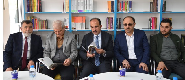 baskan-altay-yazarlarla-bir-araya-geldi--(3).jpg