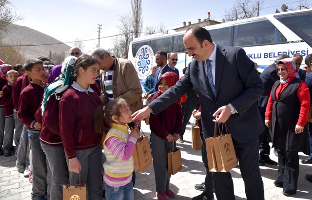 baskan-altay-yazarlarla-bir-araya-geldi--(5).jpg