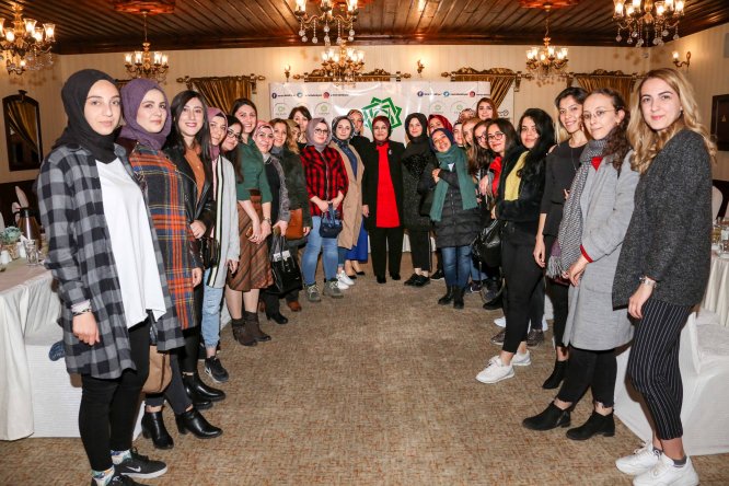 baskan-fatma-toru-kadin-medya-mensuplariyla--(1).jpg