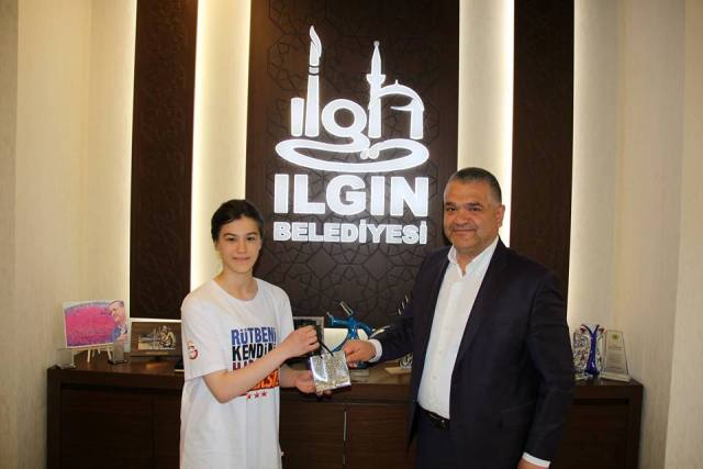 baskan-karahan-6-sporcu-ogrenciye--(3).jpg
