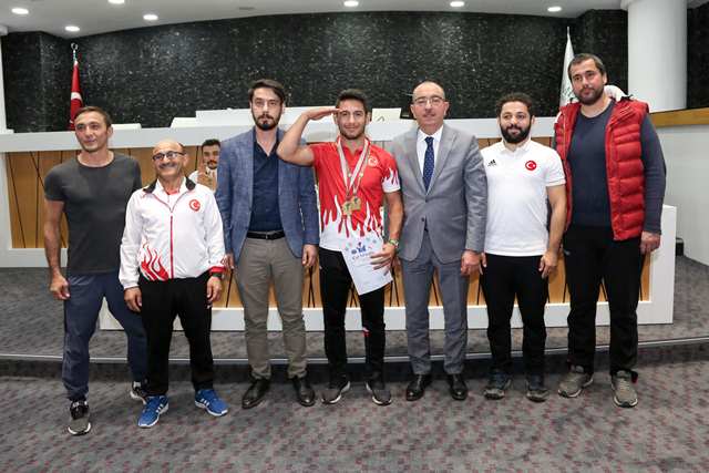 baskan-kavus-meram-belediyespor,-basarili--(1).jpg