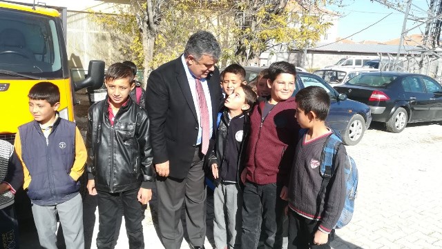 baskan-ozguven-halkla-ic-ice-(2).jpeg