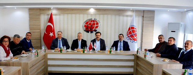 baskan-ozturk,-oda-ve-borsa-yonetimlerini-ziyaret-etti-(2).jpg