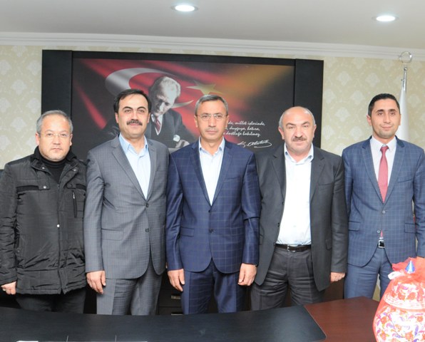 baskan-ozturk,-oda-ve-borsa-yonetimlerini-ziyaret-etti-(4).jpg