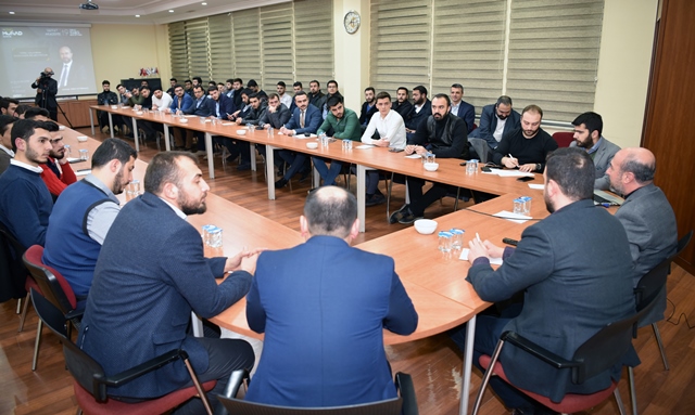 baskan-pekyatirmaci,-genc-isadamlariyla--(4).jpg