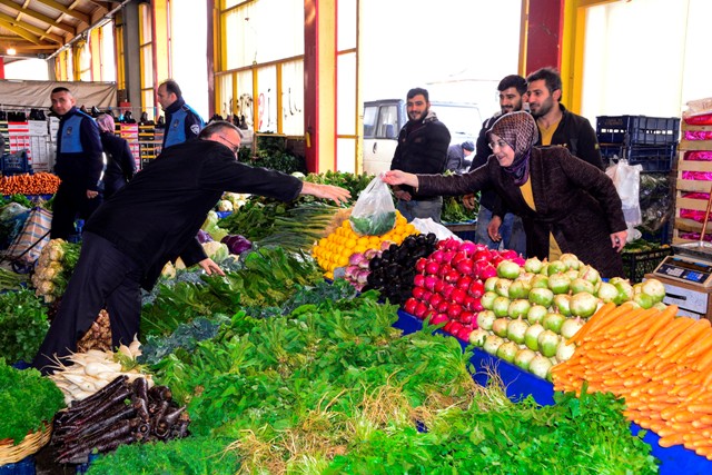 baskan-toru-kalfalar-pazari’nda-(1).jpg