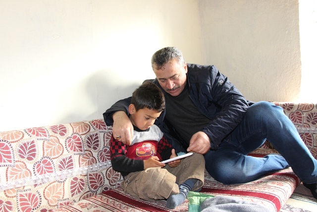 baskan-tutal,-evi-yanan-aileyi-ziyaret-etti-(3).jpg