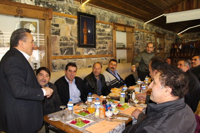 baskan-tutal,-muhtarlarla-bulustu--(4).jpg