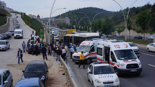 baskent-te-tir-belediye-otobusune-carpti-20-7423852_3844_m.jpg baskent-te-tir-belediye-otobusune-carpti-20-7423852_3844_m.jpg