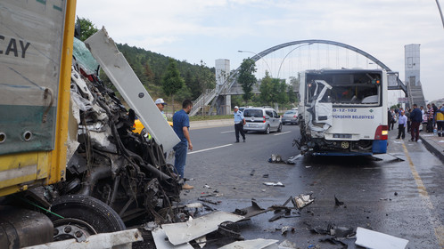 baskent-te-tir-belediye-otobusune-carpti-20-7423852_4199_m.jpg baskent-te-tir-belediye-otobusune-carpti-20-7423852_4199_m.jpg