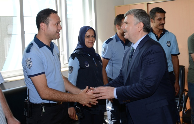 bayramda-nobet-tutan-belediye-calisanlarina-ziyaret-5.jpg