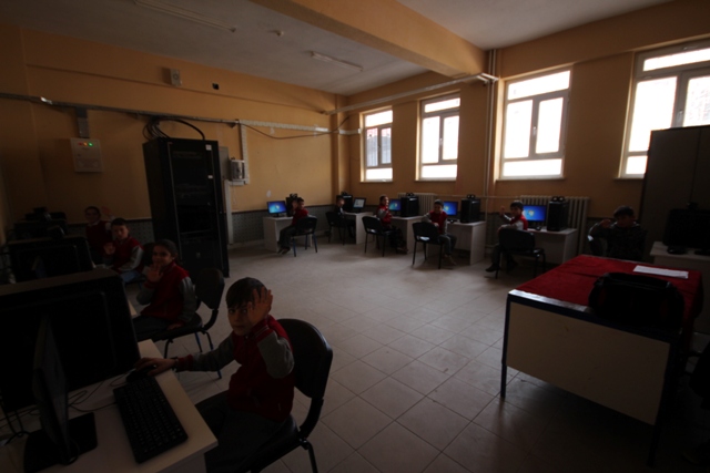 beysehir-belediyesinden-mahalle-okuluna-bilisim-sinifi-(1).jpg