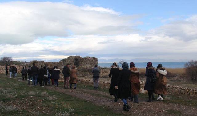beysehir-golu-etrafindaki-kulturel-miras-ve-adalar-universite-ogrencilerine-tanitildi-(4).jpg