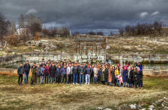 beysehir-golu-etrafindaki-kulturel-miras-ve-adalar-universite-ogrencilerine-tanitildi-(6).jpg