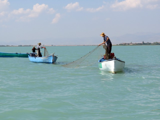 beysehir-golunde-bu-defa-balik-degil-‘hayalet-ag’-avliyorlar-(3).jpg