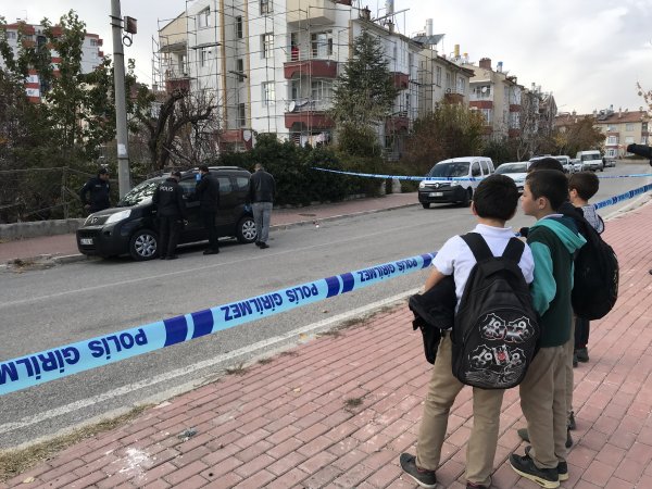 bicaklanarak-olduruldu,-polis-adim-adi-(5).jpg