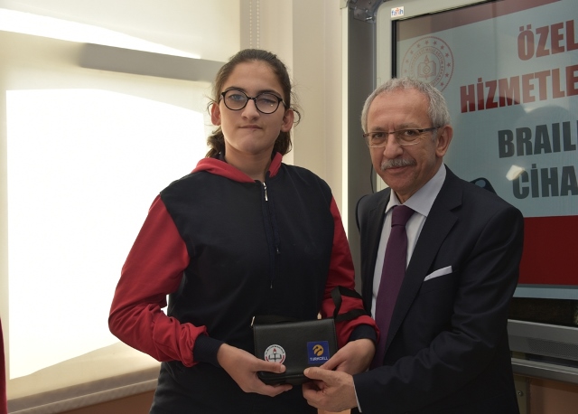 bilgili’den-okullara-ziyaret--(3).jpg