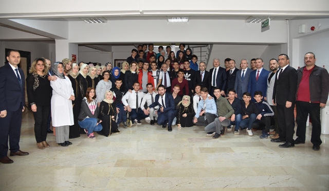 bilgili’den-okullara-ziyaret--(8).jpg