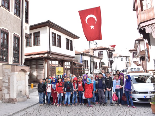 binlerce-ogrenci-tarihi-ve-kulturel-degerlerimizi-yakindan-taniyor-(8).jpg
