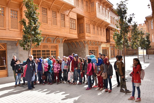 binlerce-ogrenci-tarihi-ve-kulturel-degerlerimizi-yakindan-taniyor-(9).jpg