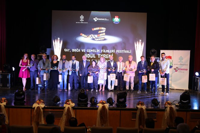 bir-ayda-6-festival-8-odul--(2).jpg