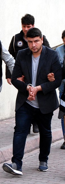 biz-burdayiz-diyen-anadolu-farmin-kurucusuyurt-disina-kacmak-isterken-yakalandi_1454_dhaphoto3.jpg
