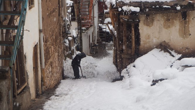 bozkirda-imece-usulu-kar-temizligi-(2).jpg