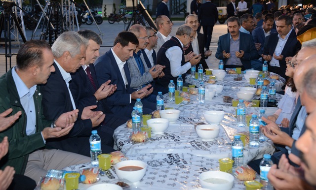 butun-yatirimlarda-calisanlarin-alin-teri-var-(1).jpg