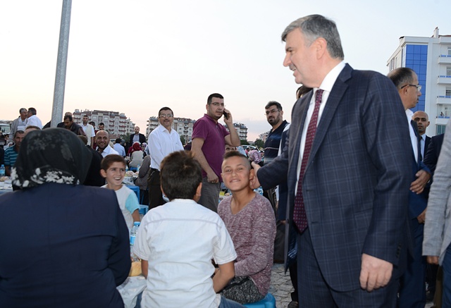 butun-yatirimlarda-calisanlarin-alin-teri-var-(7).jpg