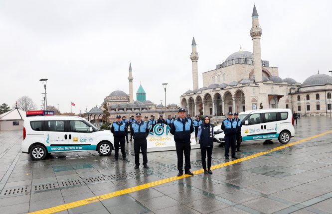 buyuksehir-turizm-zabitasi-ziyaretcilere.jpg