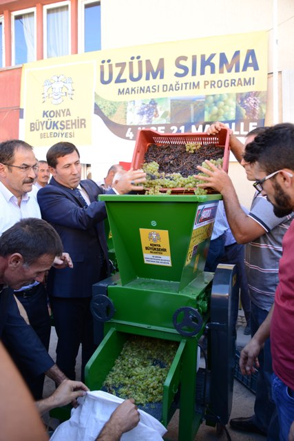 buyuksehirden-uzum-ureticisine-uzum-sikma-makinesi-(5).jpg