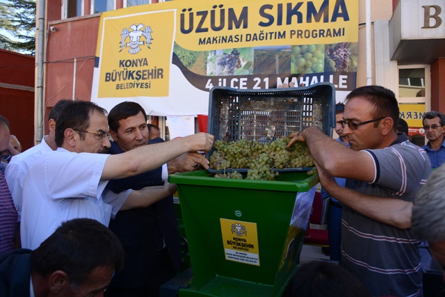 buyuksehirden-uzum-ureticisine-uzum-sikma-makinesi-(6).jpg