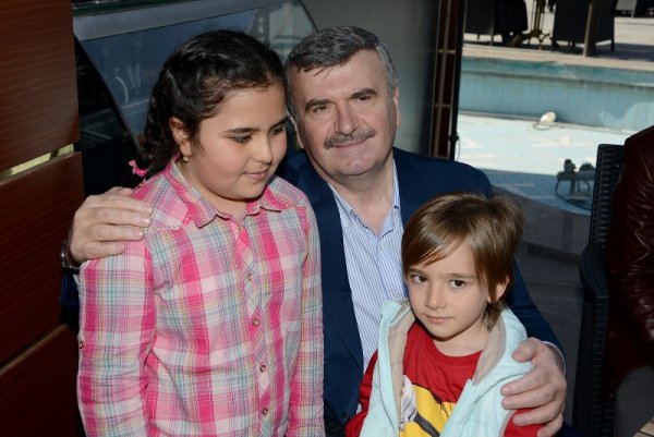 camli-kosk-soylesilerine-mustafa-kabakci-konuk-oldu-5.jpg camli-kosk-soylesilerine-mustafa-kabakci-konuk-oldu-5.jpg